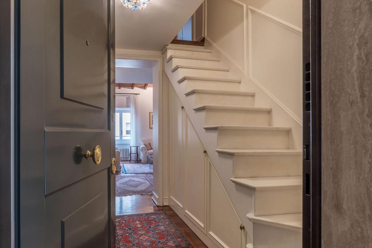 Apartamento Quiet And Classic On Two Floors, By Trevi Fountain - Fromhometorome