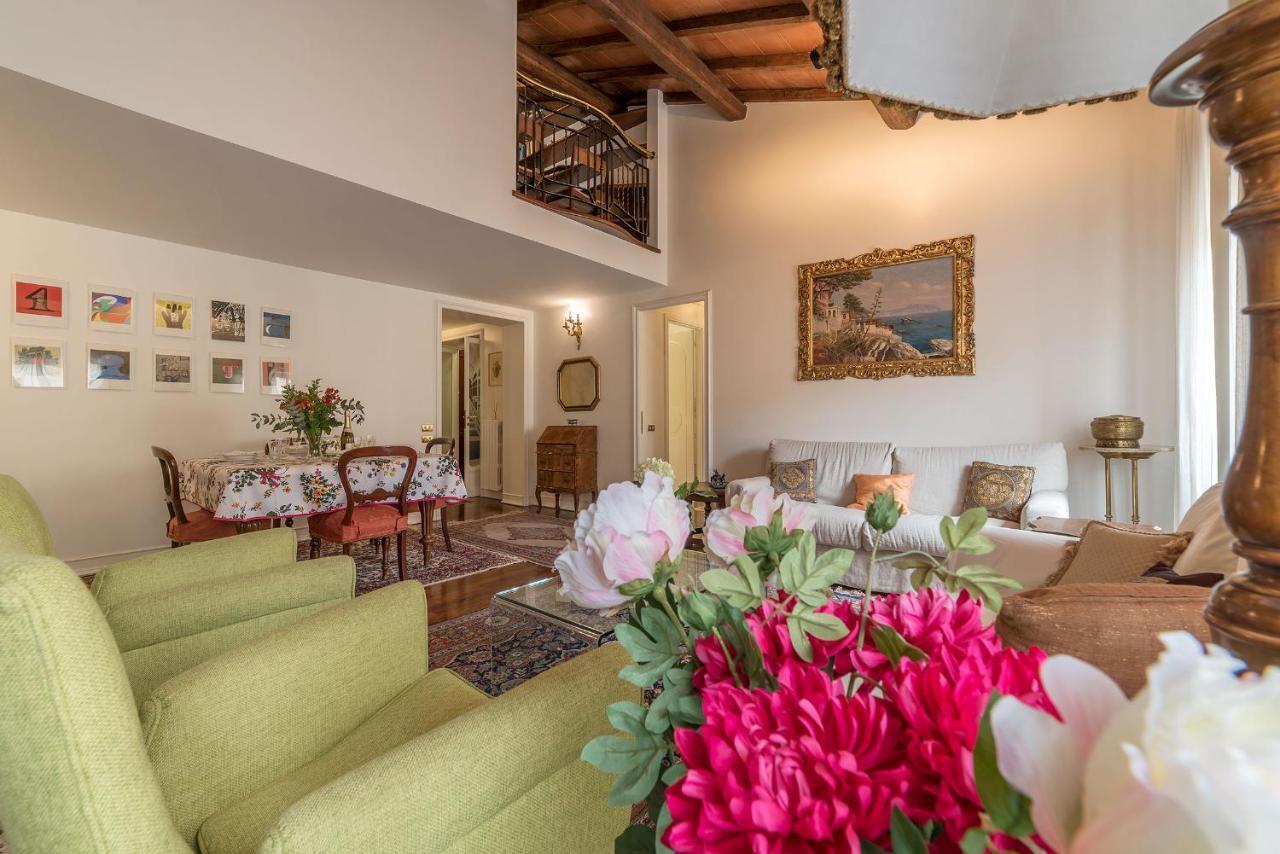 Quiet And Classic On Two Floors, By Trevi Fountain - Fromhometorome Apartamento *