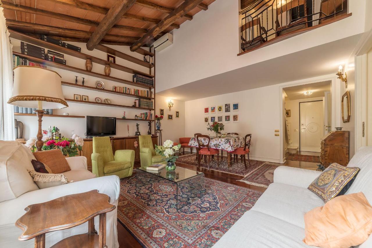 Quiet And Classic On Two Floors, By Trevi Fountain - Fromhometorome Apartamento