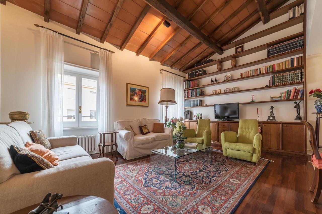 Quiet And Classic On Two Floors, By Trevi Fountain - Fromhometorome Apartamento *