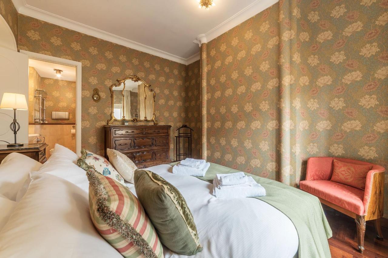 Quiet And Classic On Two Floors, By Trevi Fountain - Fromhometorome Apartamento *