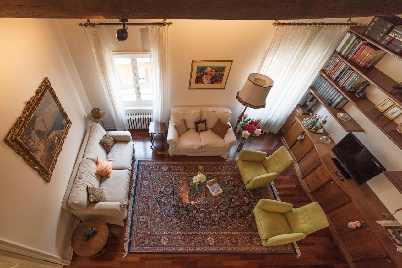 Quiet And Classic On Two Floors, By Trevi Fountain - Fromhometorome Apartamento