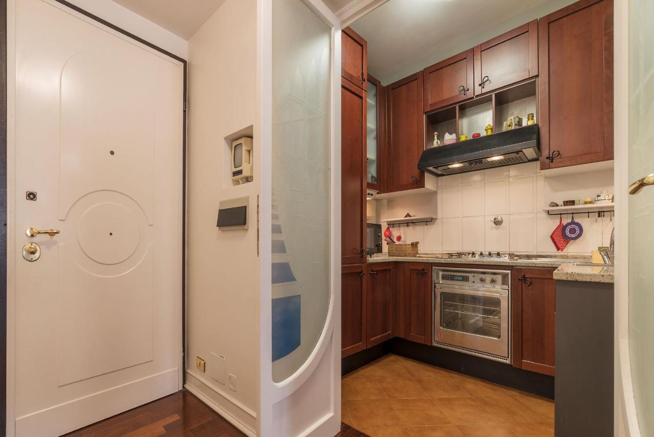 Quiet And Classic On Two Floors, By Trevi Fountain - Fromhometorome Apartamento *