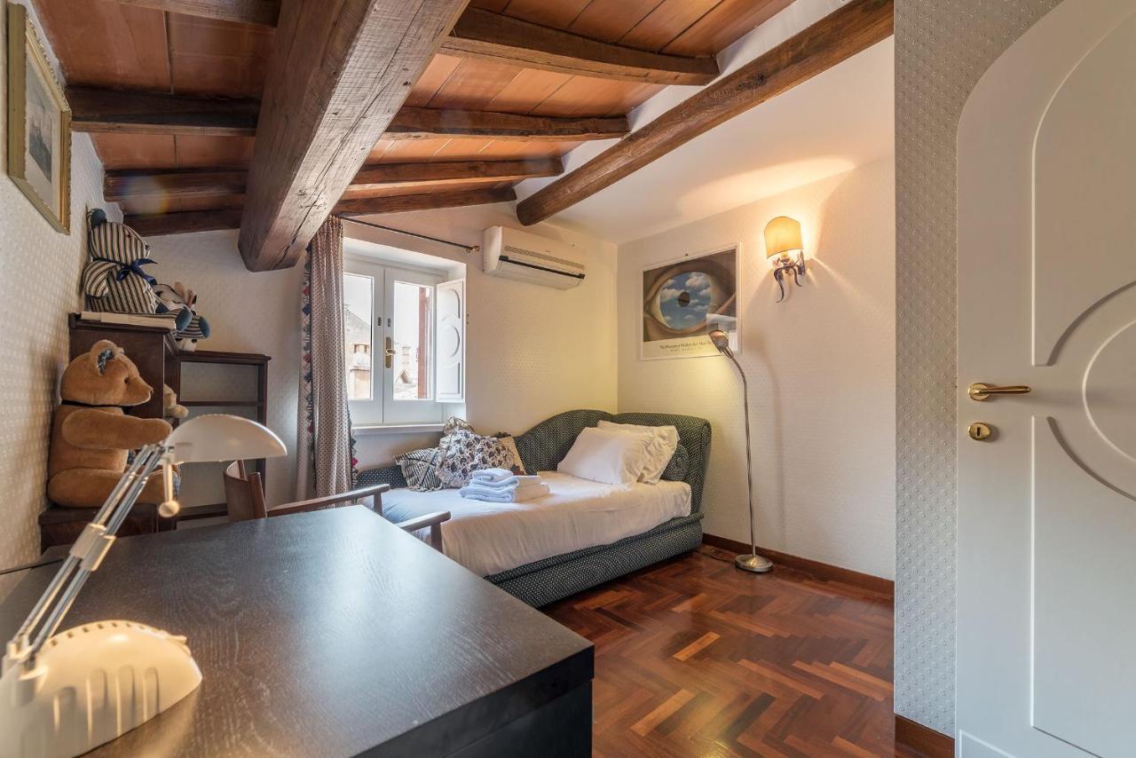 Quiet And Classic On Two Floors, By Trevi Fountain - Fromhometorome Apartamento