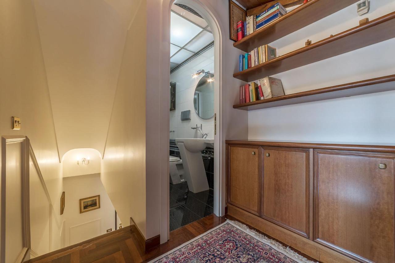 Apartamento Quiet And Classic On Two Floors, By Trevi Fountain - Fromhometorome *